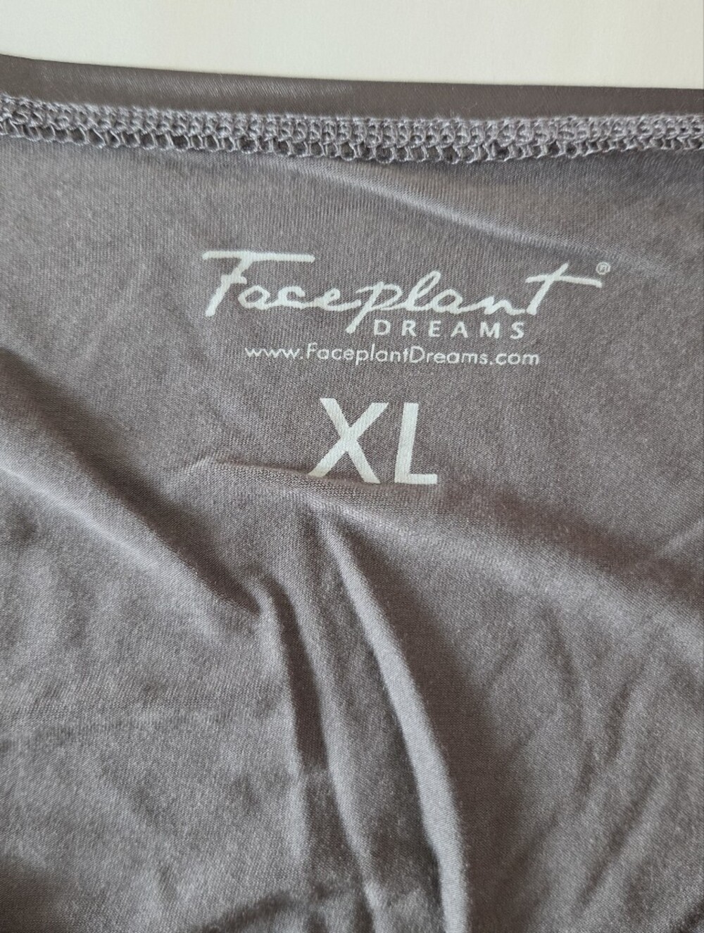 Face Plant Dreams Women's Gray Long-Sleeve Scoop Neck Top XL - Picture 6 of 8